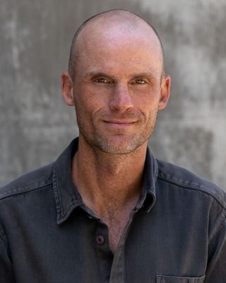 Jonathan Bastian Jonathan Bastian